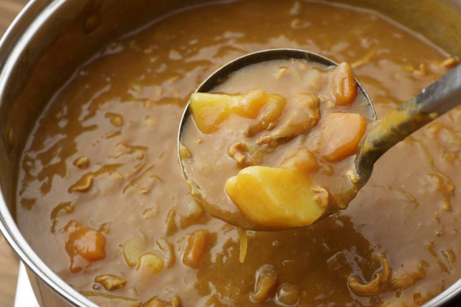 カレーは何日もつ? 作り置きを鍋ごと冷蔵庫に保存する方法 はるしお カレーは何日もつ? 作り置きを鍋ごと冷蔵庫に保存する方法 はるしお