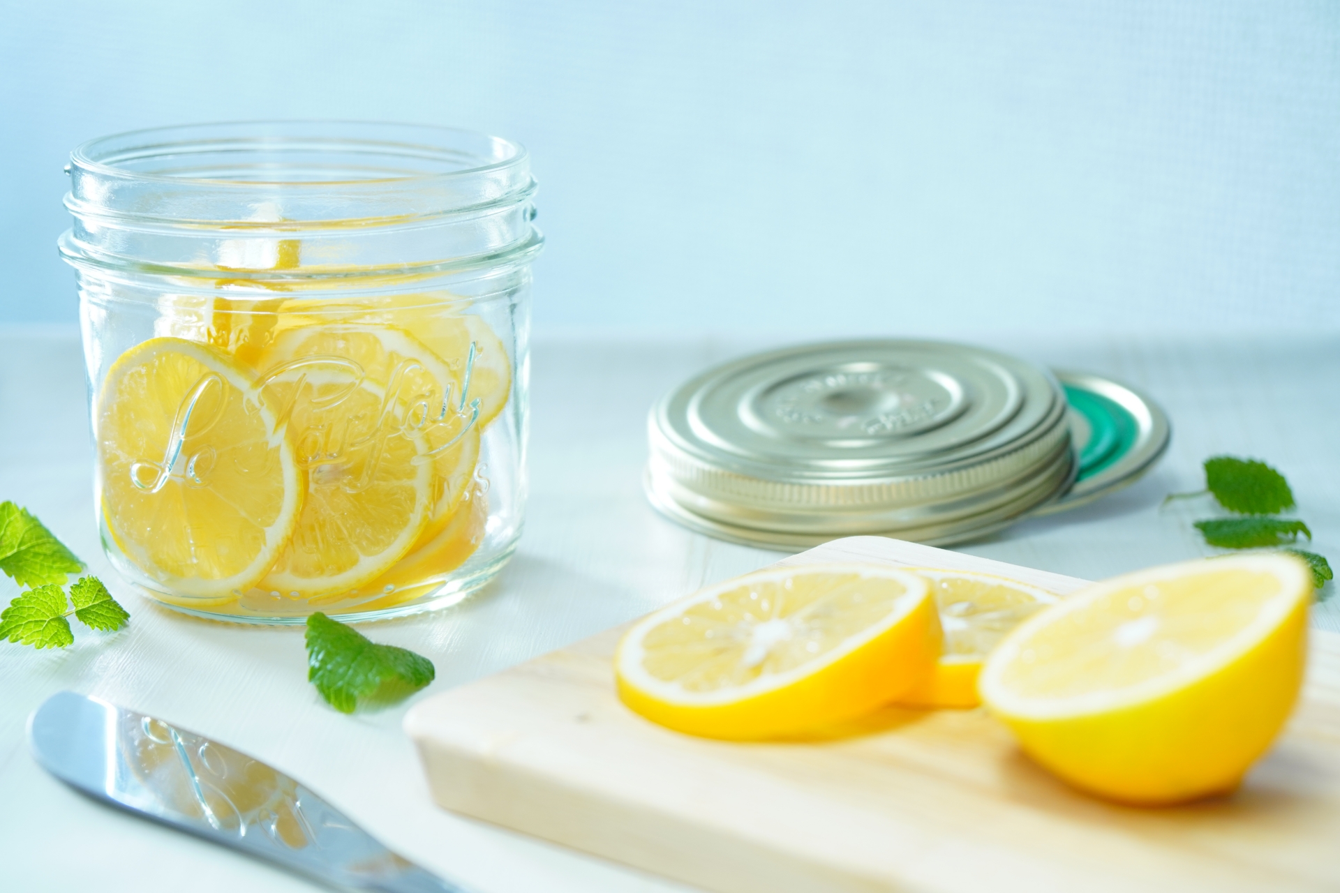 レモンのはちみつ漬けが失敗？ タッパーの作り方や苦味を消す方法