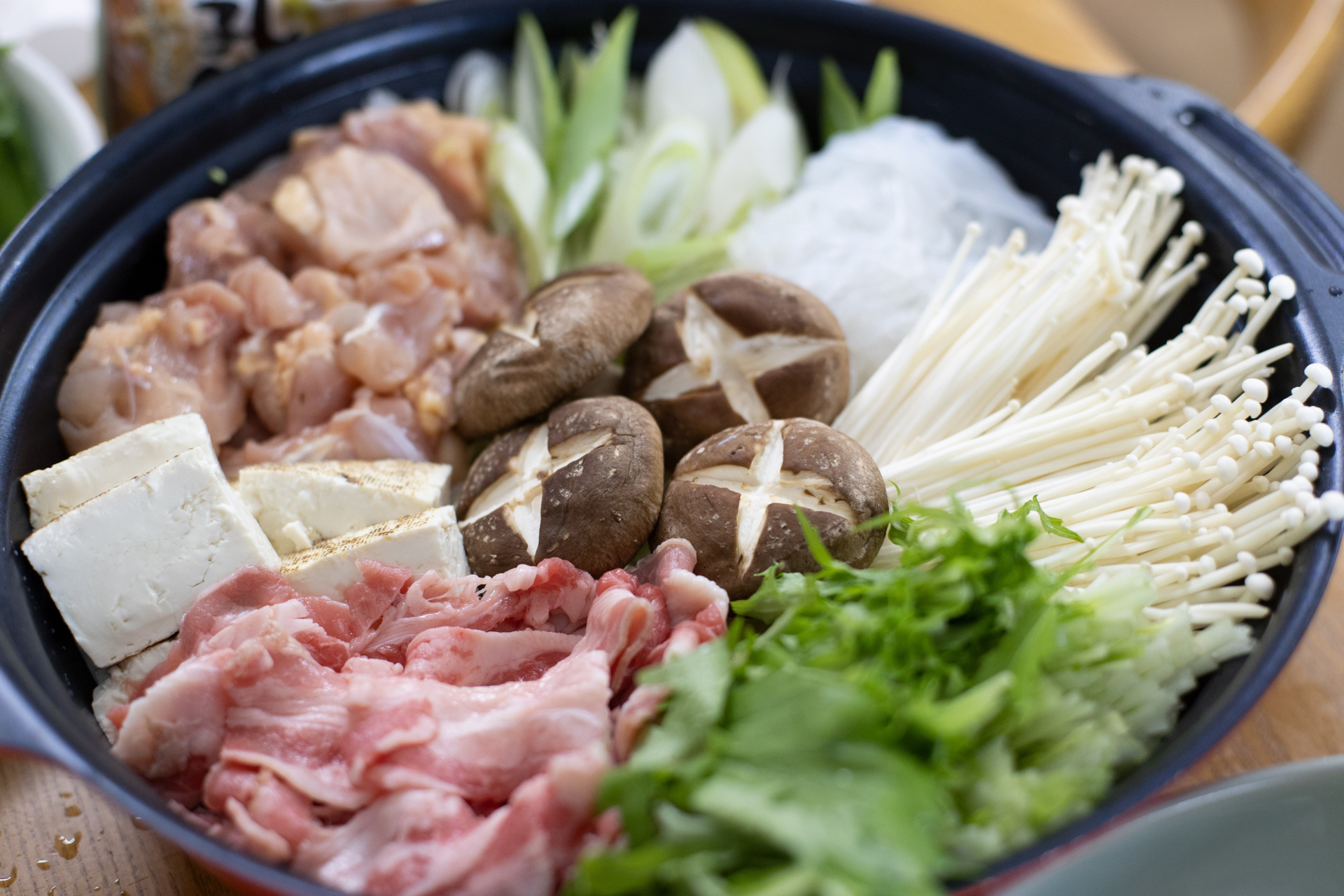 すき焼きの作り方の順番は？ 関東風と関西風の美味しい作り方は？